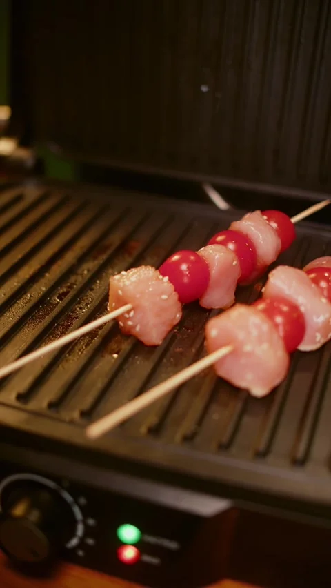Shish Kebab is Fried on Grill Vídeos de archivo 283470033