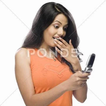 Shocked young woman reading text message Stock Photos