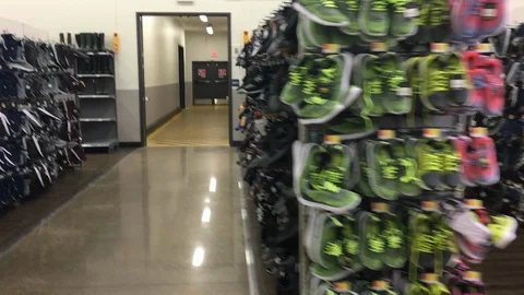 Shoe Aisle Extravaganza Vídeos de archivo 100688944