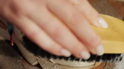 Shoe cleaning close up footage, using spesialis brush and foam. 스톡 동영상 307933549