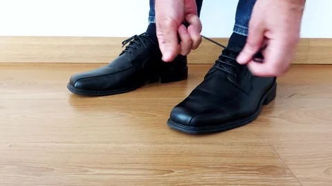 Shoe Tying Tutorial: Step-by-Step for Beginners Video stock 315285780