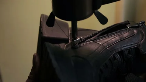 Shoemaker fixing shoe in his workshop Video stock 130858015