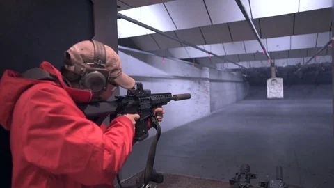 Shooting ar-15 with silencer 動画素材 85126509