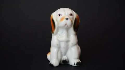 Shooting of a figurine of a spaniel. Stock-Footage 65810844