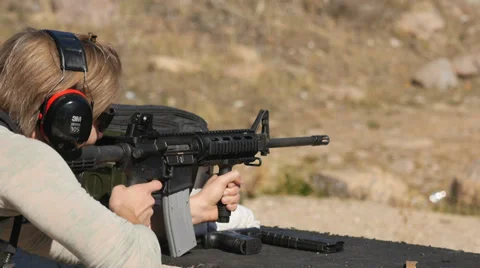 Like shooting 库存影片 32264120