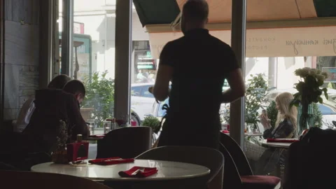 Shooting the interior of a cafe against the backdrop of a city street. Stock-Footage 306656561
