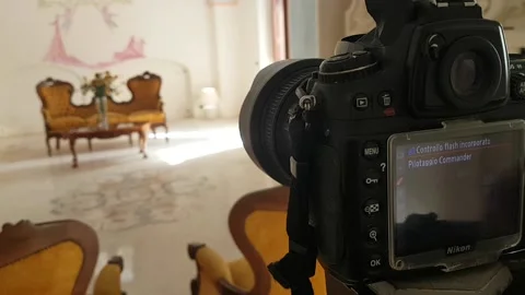 Shooting interiors with dslr camera Stock Footage 139531879