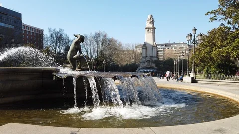 Shooting lateral square of spain fontain Madrid Stock Footage 106238541