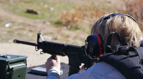 Shooting Loud gun Vidéo 32270185