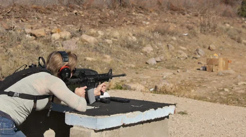 Shooting out into field Vidéo 32268916