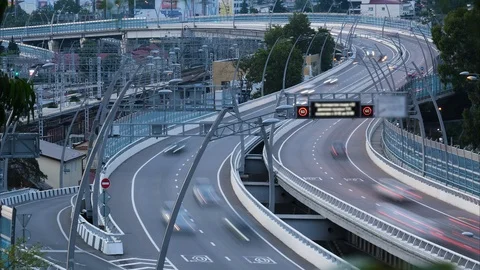 Shooting in time lapse mode. The movement of cars on the highway. Vidéo 112662196
