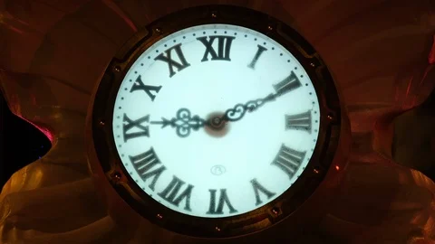 Shooting in time lapse mode. Passing of time. The hands of the clock. Vidéo 111987221