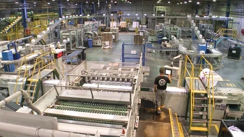 Shop of Cutting of offset paper and packing in boxes Stockbeeldmateriaal 105534138