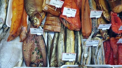 Shop window with different varieties of smoked and dried fish for snacks. Stock-Footage 123052353