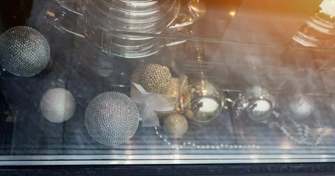 Shop window with a festive decor Foto stock