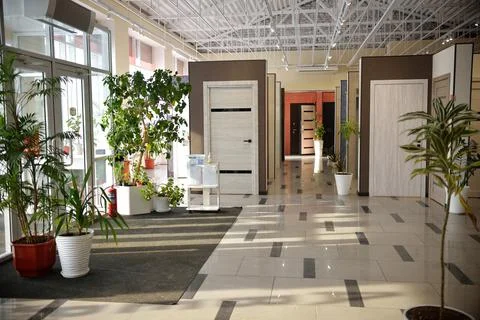 Shop window of interroom doors. a large selection of interior doors for the h Stock Photos
