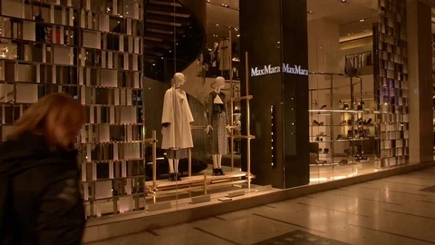 Shop window of a Max Mara shop in Milan – Duomo area Stock Footage 77759857