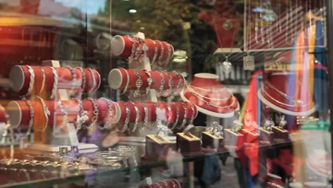 Shop window Sarajevo 스톡 동영상 8657057