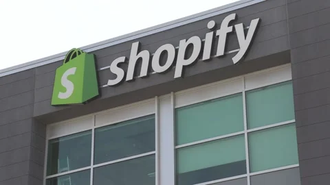 Shopify Canada office signs in Waterloo Ontario Vidéo 152609031