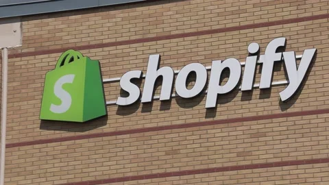 Shopify Canada office signs in Waterloo Ontario Vídeos de archivo 152609291