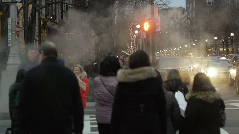 Shoppers and Pedestrians at Intersection Boston 動画素材 70987294