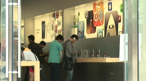Shoppers in Apple Store 2 (Ref WSF-060-040) Video stock 371402