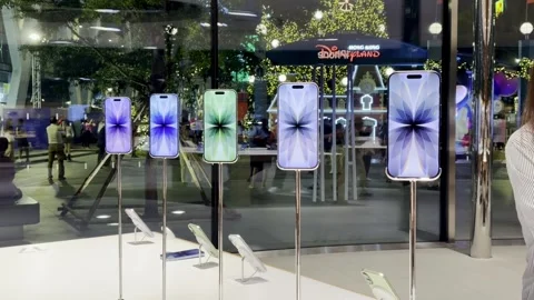 Shoppers explore the latest Apple iPhone and other devices Video stock 323315094