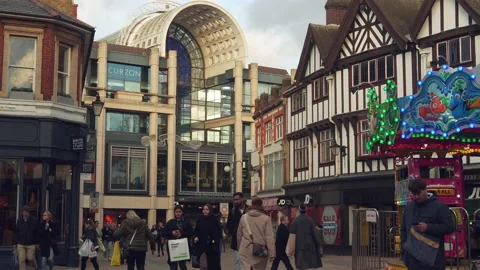 Shoppers in front of Bentall Centre, a large shopping centre In Kingston, UK. 库存影片 229969499