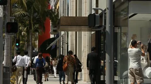 SHOPPERS ON RODEO DRIVE Video stock 10895363