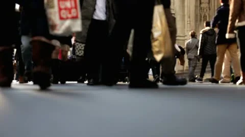 Shoppers walking down nyc sidewalk Stock-Footage 9130029