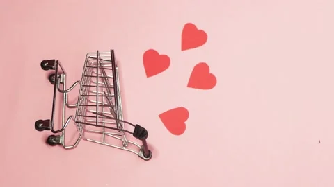 Shopping cart with paper hearts. Video stock 146481153