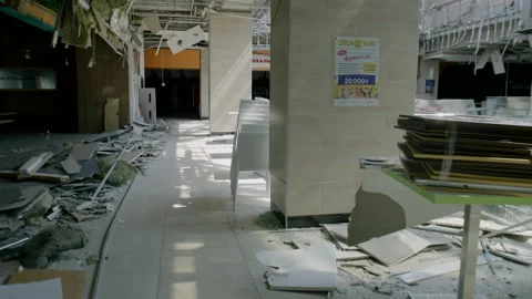 A shopping center blown up by a rocket 動画素材 204120229