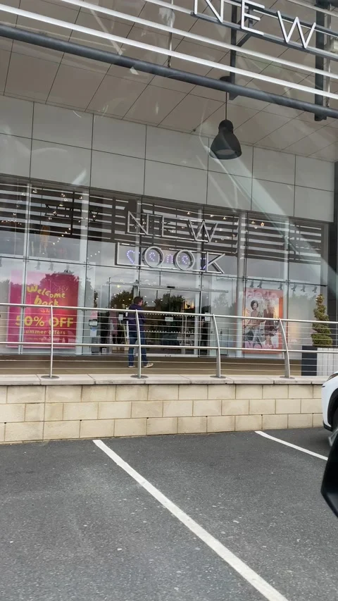 Shopping centre reopening Video stock 133172621