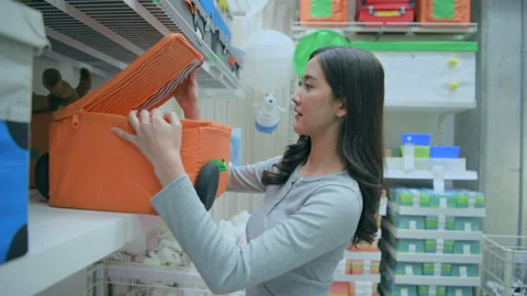 Shopping concept of 4k Resolution. Young Asian women are choosing bags in the Stock Footage 152564545