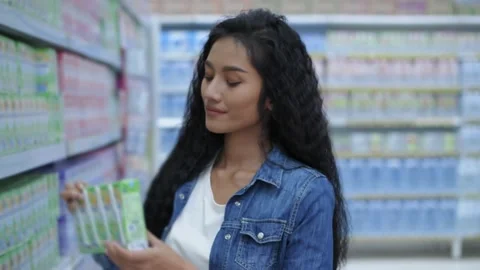 Shopping concepts of 4k Resolution. Asian women are shopping inside the mall. Stock Footage 149010664