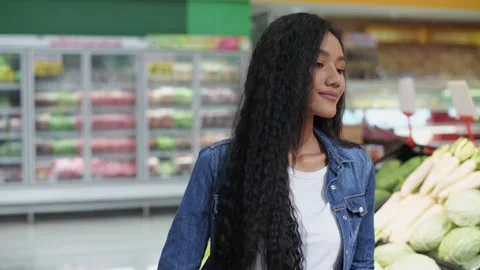 Shopping concepts of 4k Resolution. Young Asian customers are confident in th Stock Footage 149698342