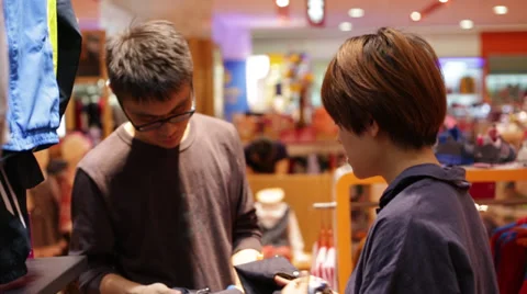 Shopping couple in store. Video stock 31738553