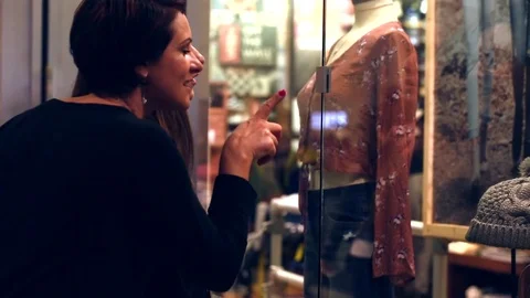 Shopping with daughter Stock Footage 81531976