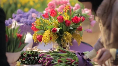 Shopping at The Flower Store 스톡 동영상 143862930