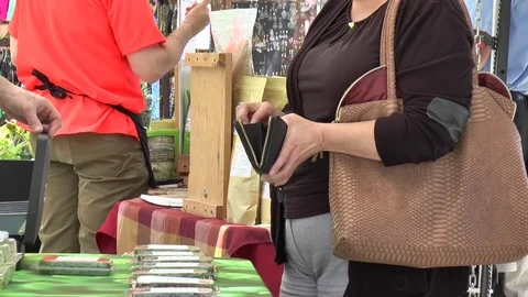 Shopping for Fresh Herbs in Plastic Containers 스톡 동영상 99314569