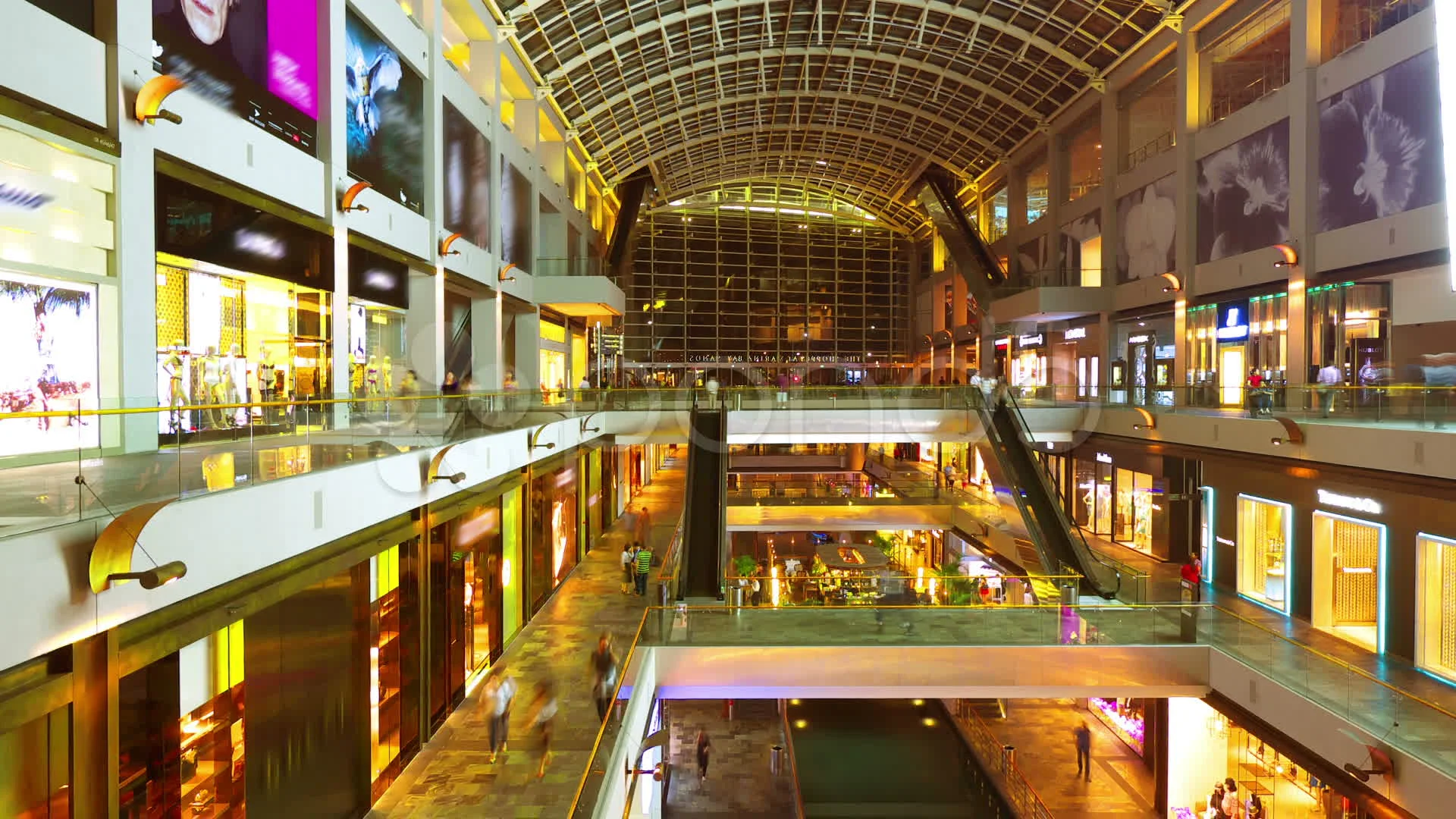 Shopping mall timelapse in motion