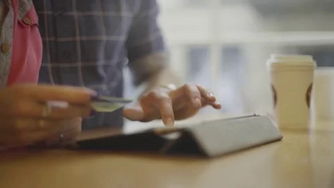 Shopping online with digital tablet Video stock 75187613