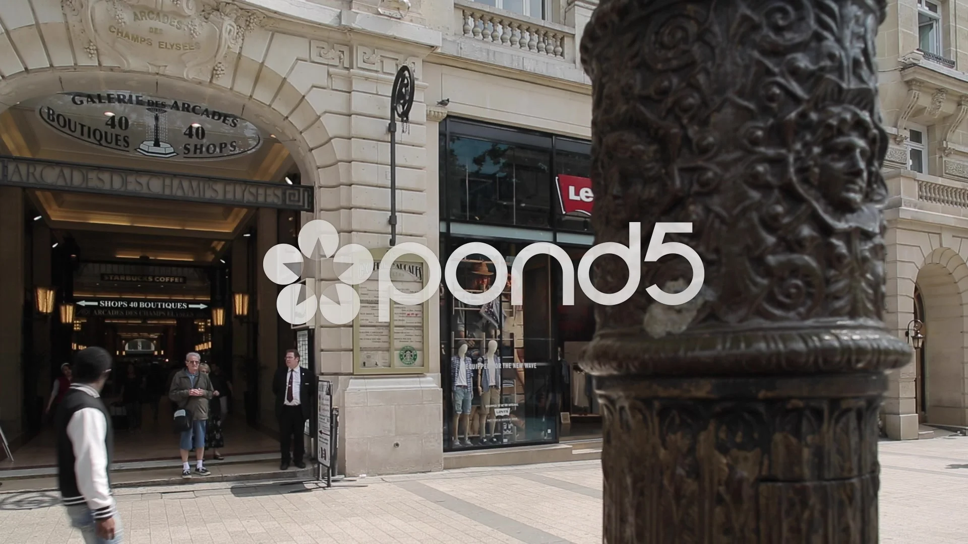 Louis Vuitton shop at Champs-Elysées in, Stock Video