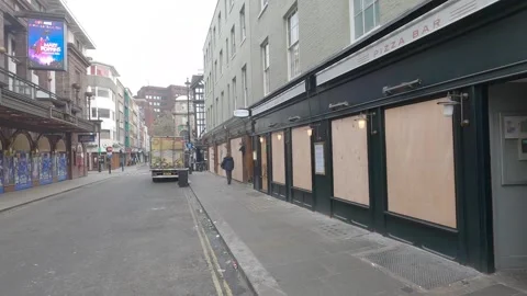 Shops boarded up in Soho during lockdown Stock-Footage 142978340