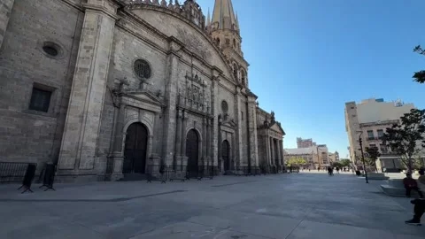 Shops closed and classes canceled in Guadalajara one day after El Mencho's death Видео 329520768