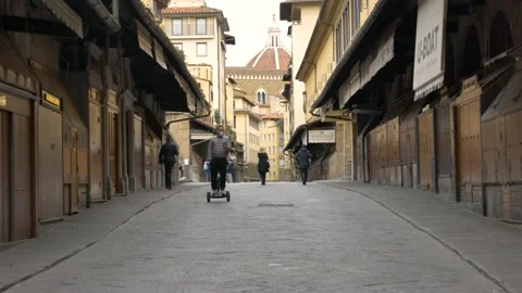 Shops closed, empty streets, very few people around during Covid-19 lockdown. 库存影片 144436893