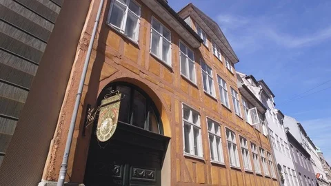 Shopsign in Copenhagens old city Stock-Footage 99533854