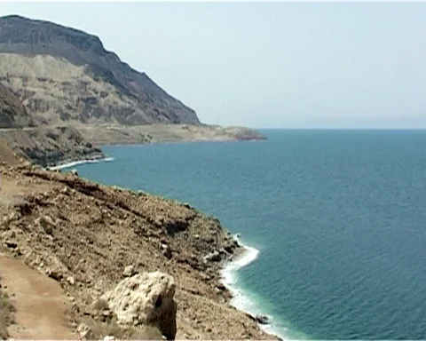 Shore of Dead Sea from Jordan side. Water level continues to fall. Stock-Footage 120777213