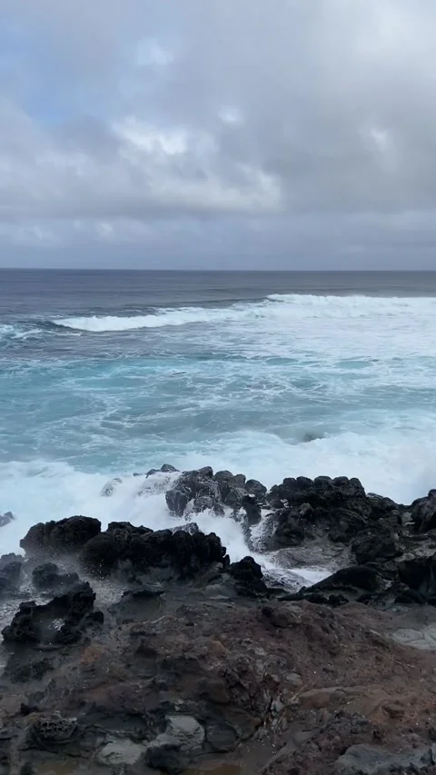 Shore in Easter Island Stockbeeldmateriaal 342837057