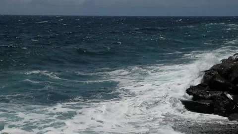The shore of an island on the ocean. 스톡 동영상 230906493